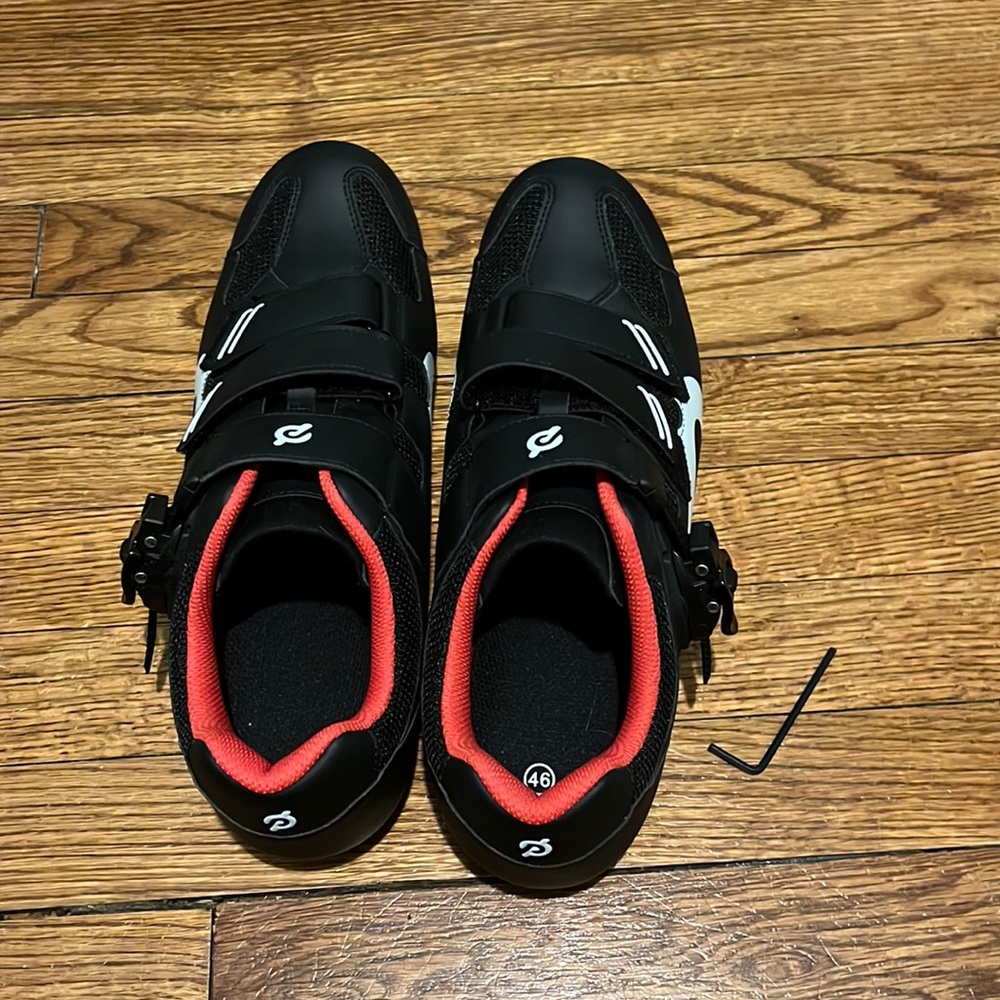 PELETON BARELY WORN CLIP IN CLEATS SIZE 46 (Mens size 12)